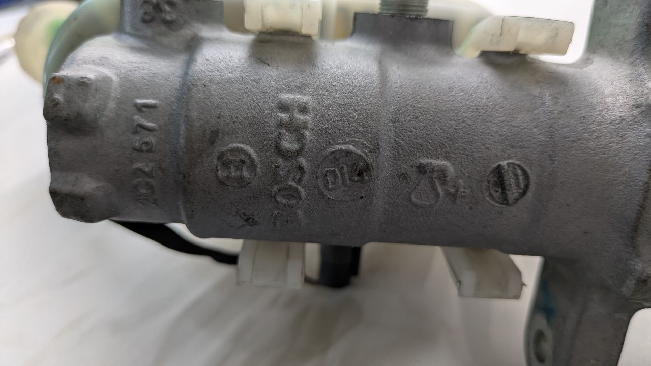 2014 GMC ACADIA BRAKE MASTER CYL - 483094 — photo 4