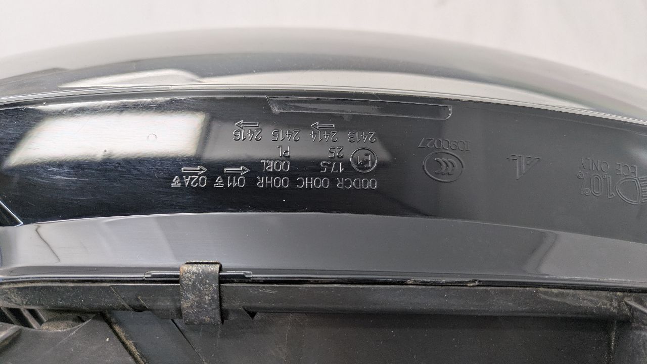 2010 AUDI A4 Right HEADLAMP ASSEMBLY - 483113 — photo 5