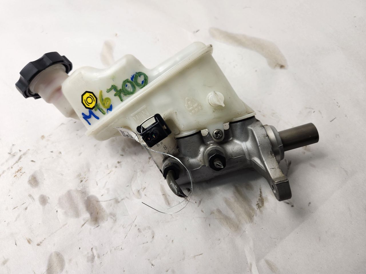 2015 HYUNDAI ACCENT BRAKE MASTER CYL - 483229