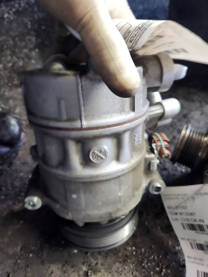 2018 VOLKSWAGEN BEETLE AC COMPRESSOR - 483950 — photo 2