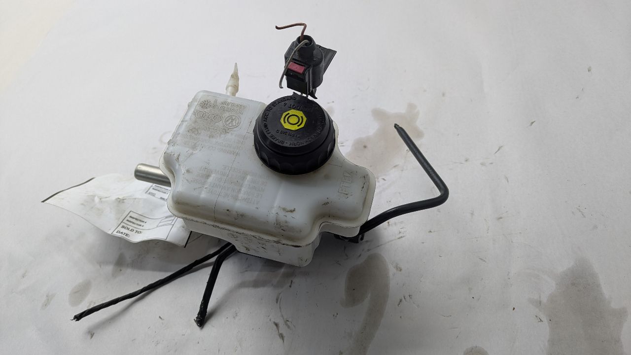 2018 VOLKSWAGEN BEETLE BRAKE MASTER CYL - 483955 — photo 2