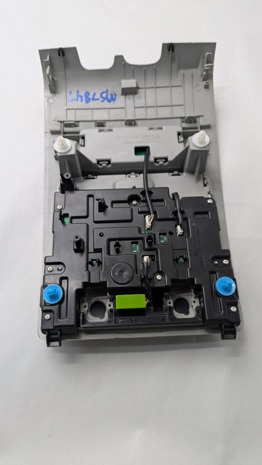 2023 MAZDA CX-30 2.5L 4cyl Gasoline Console, Front - 484035 — photo 2
