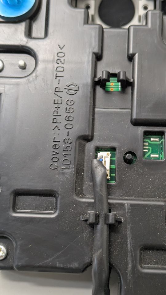 2023 MAZDA CX-30 2.5L 4cyl Gasoline Console, Front - 484035 — photo 5