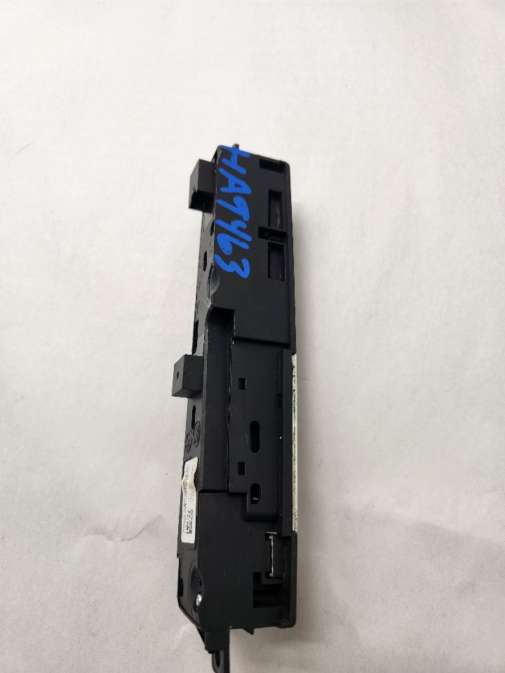 2012 BMW 650i 8cyl Gasoline Turbo 4.4 Console, Front - 484045 — photo 2