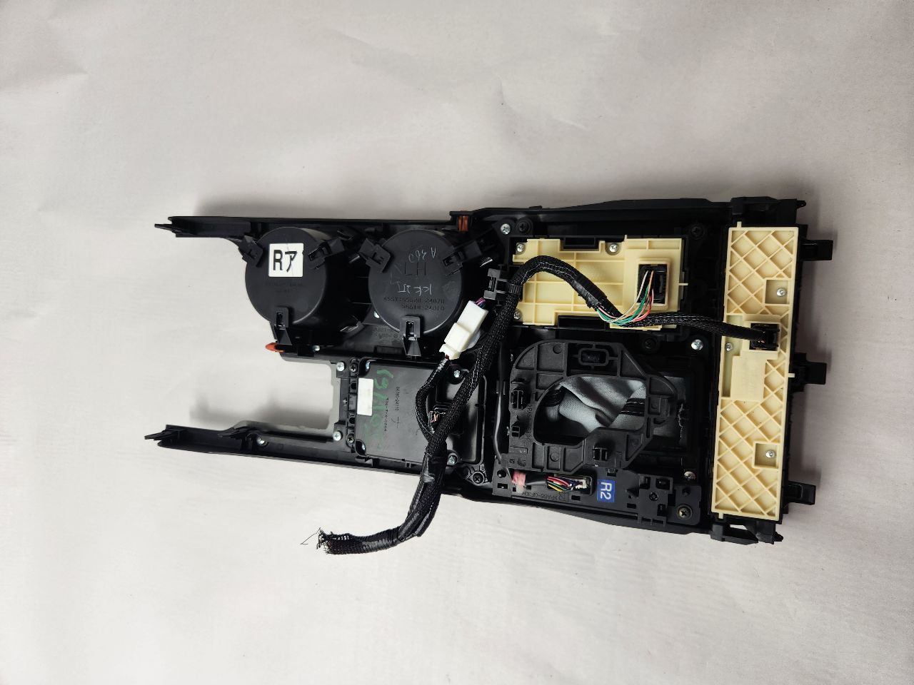 2015 LEXUS RC350 6cyl Gasoline 3.5 Console, Front - 484078 — photo 4