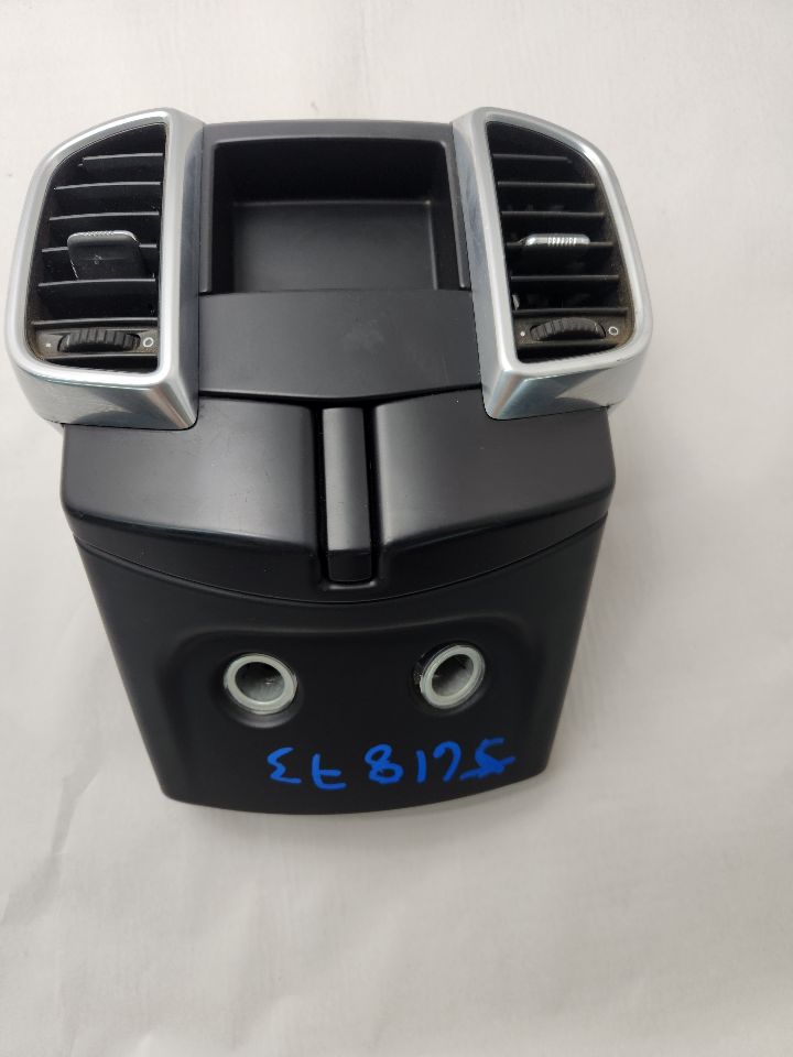 2016 PORSCHE CAYENNE 6cyl 3.0 liter hybrid Console, Rear - 484084
