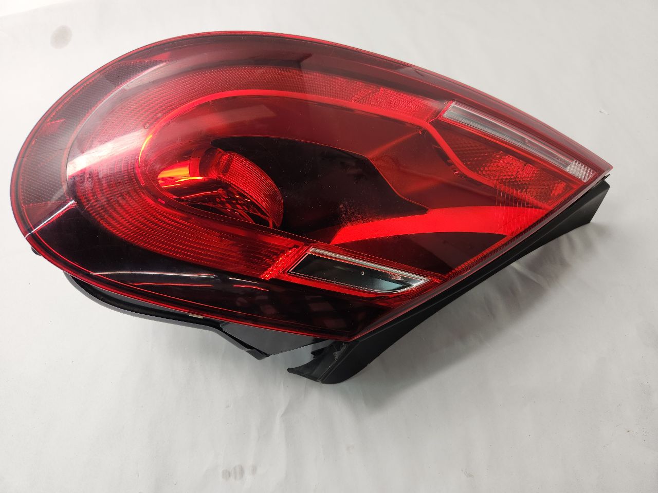 2018 VOLKSWAGEN BEETLE Right TAIL LAMP - 484108