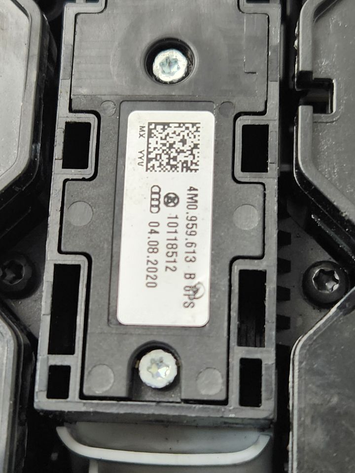 2020 AUDI SQ5 Console, Front - 484392 — photo 5