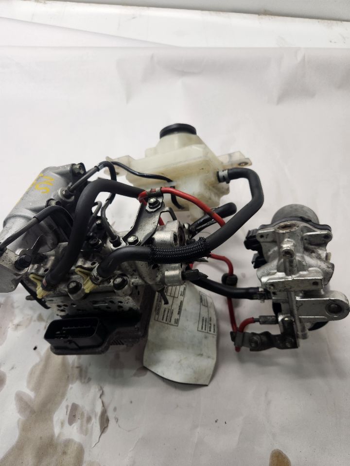 2013 TOYOTA PRIUS Anti-lock Brake Pts - 484444