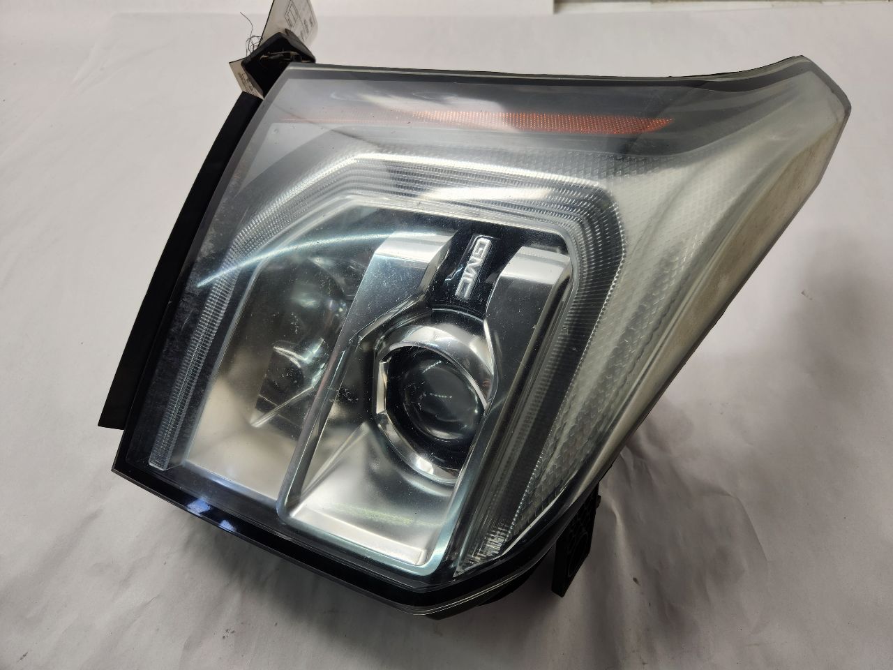 2015 GMC YUKON XL 1500 8cyl Gasoline 6.2 FLEX Right HEADLAMP ASSEMBLY - 484764