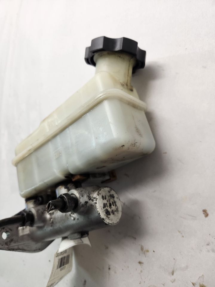 2008 HYUNDAI ENTOURAGE BRAKE MASTER CYL - 485501 — photo 2