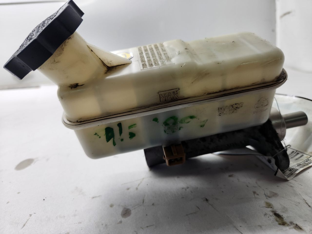 2008 HYUNDAI ENTOURAGE BRAKE MASTER CYL - 485501 — photo 3
