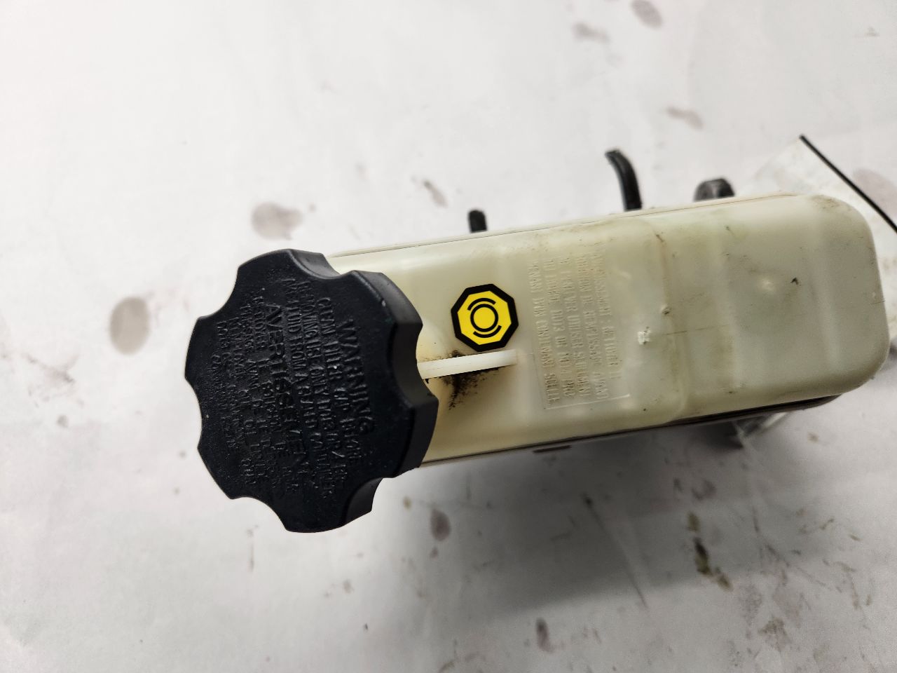 2008 HYUNDAI ENTOURAGE BRAKE MASTER CYL - 485501 — photo 4
