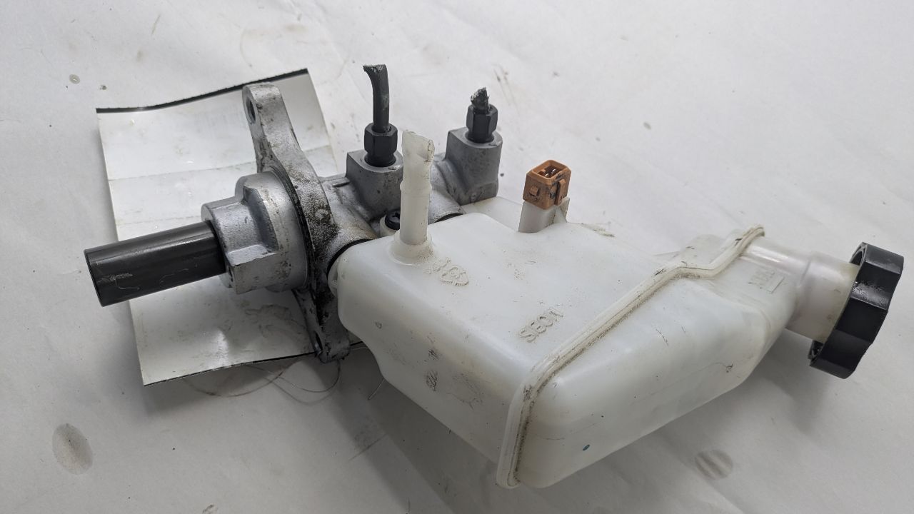 2014 HYUNDAI ELANTRA BRAKE MASTER CYL - 485612 — photo 1