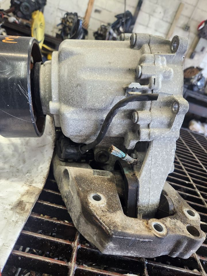 2016 BMW 528i TRANSFER CASE ASSY - 485801 — photo 2