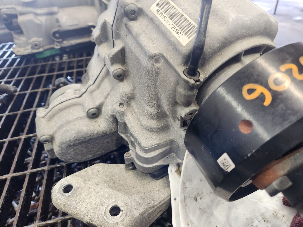 2016 BMW 528i TRANSFER CASE ASSY - 485801 — photo 3