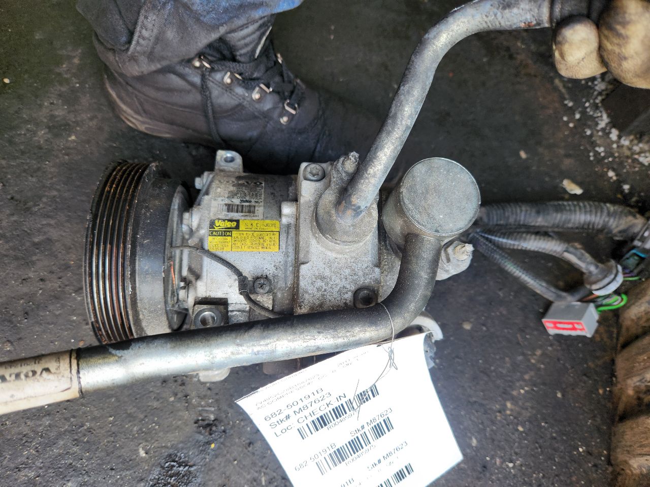 2011 VOLVO XC90 AC COMPRESSOR - 485975 — photo 2