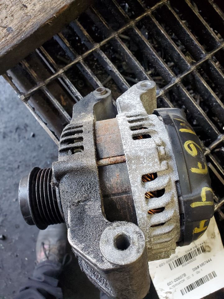 2011 DODGE DURANGO ALTERNATOR - 486002 — photo 1