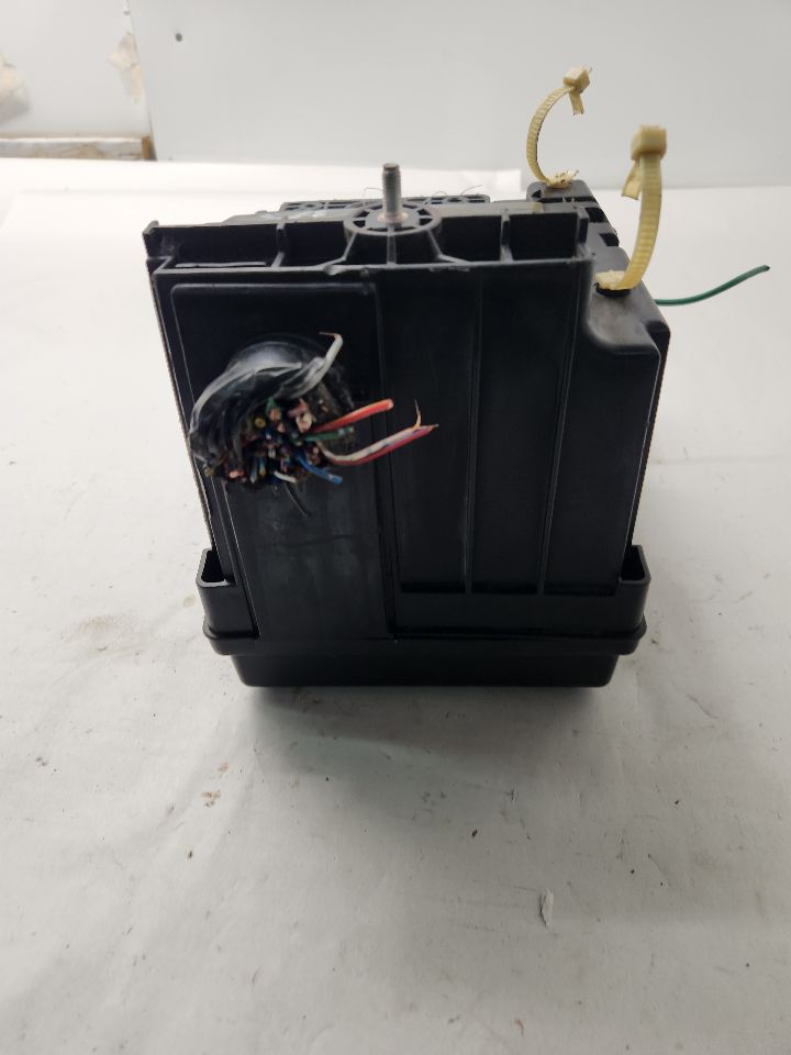 2006 NISSAN TITAN Fuse Box, Engine - 486549 — photo 6