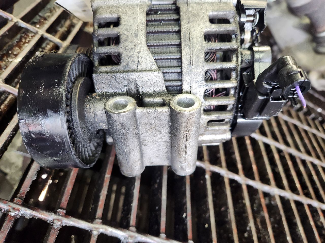 2011 BMW 328i ALTERNATOR - 487423 — photo 2
