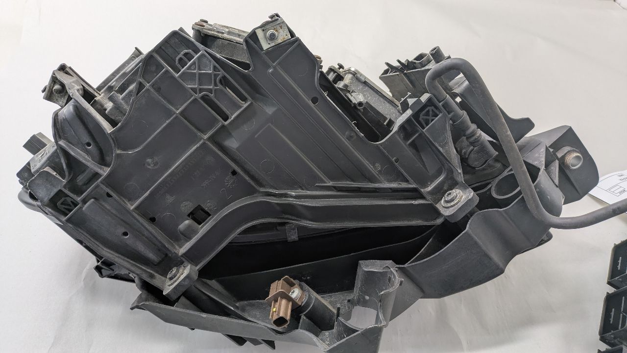 2012 AUDI A4 Left HEADLAMP ASSEMBLY - 487475 — photo 3