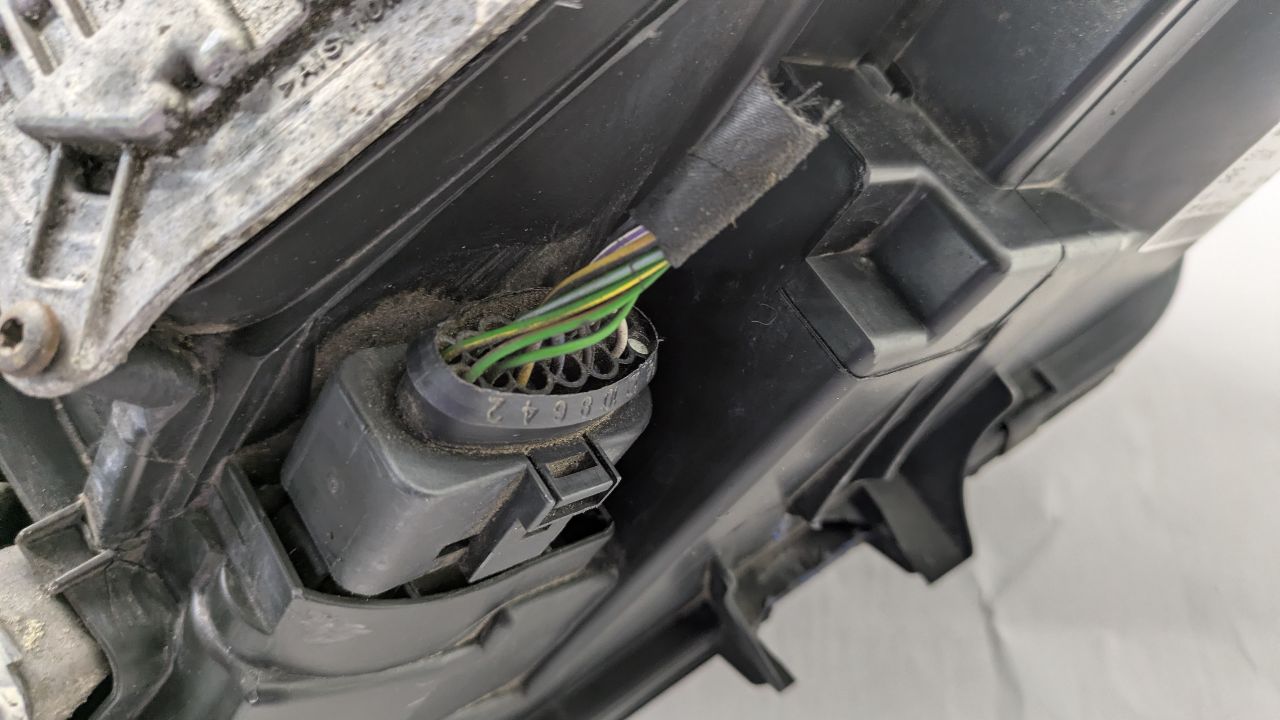 2012 AUDI A4 Left HEADLAMP ASSEMBLY - 487475 — photo 7