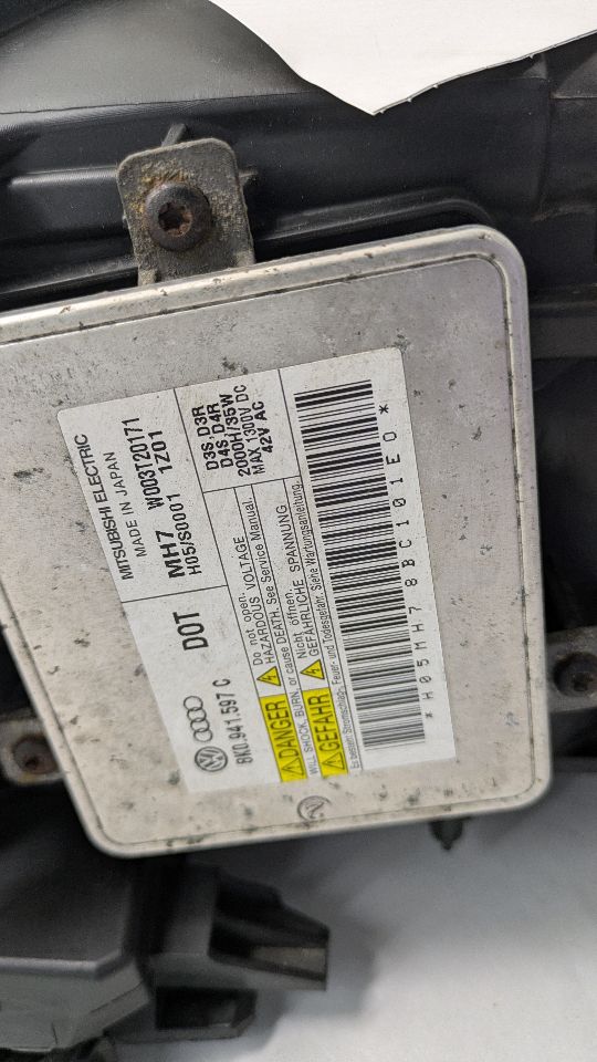 2012 AUDI A4 Right HEADLAMP ASSEMBLY - 487476 — photo 4