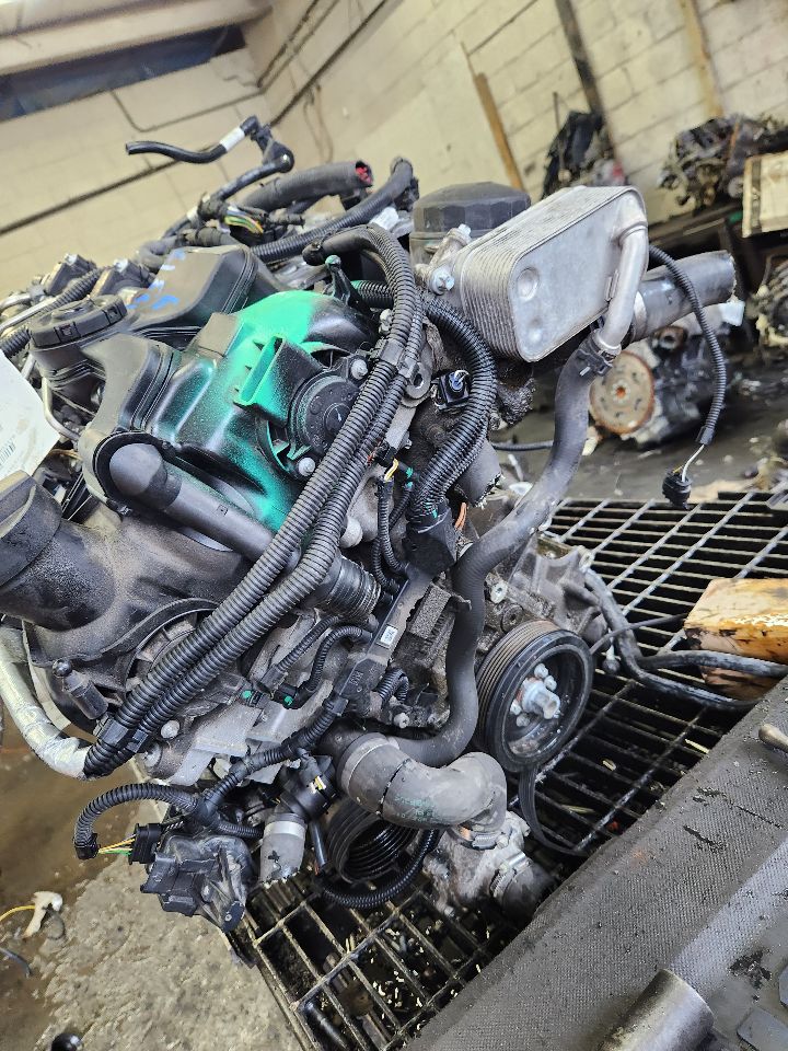 2014 BMW 320i ENGINE ASSEMBLY - 487670 — photo 1