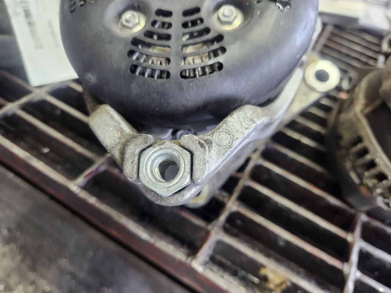 2014 BMW 320i ALTERNATOR - 488090 — photo 2
