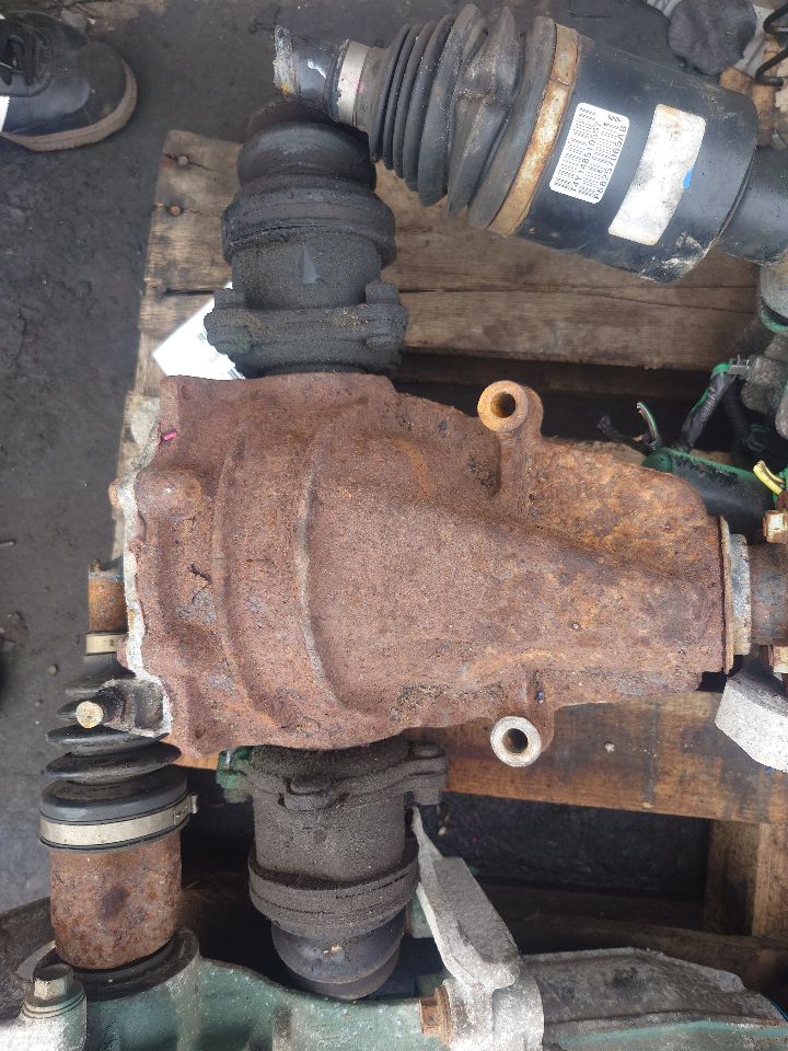 2001 LEXUS RX300 CARRIER ASSEMBLY - 488150 — photo 2