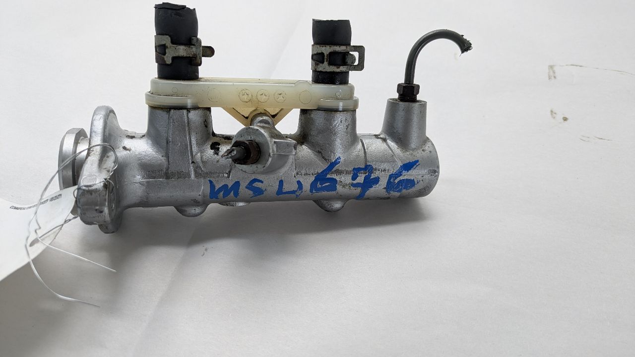 2001 LEXUS RX300 BRAKE MASTER CYL - 488154 — photo 2
