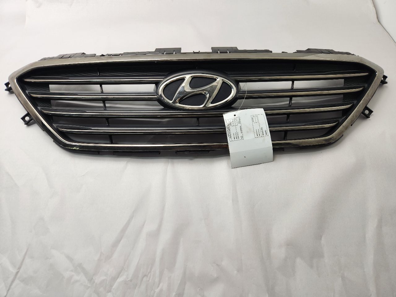 2015 HYUNDAI SONATA GRILLE - 488200 — photo 1