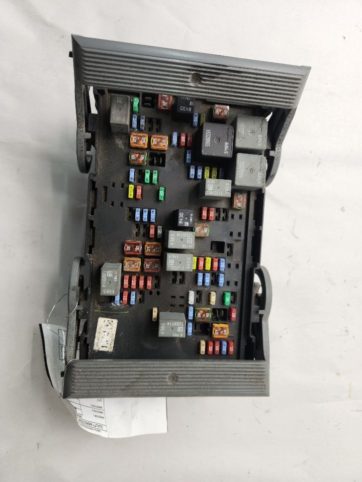 2011 CHEVROLET SILVERADO 1500 PICKUP Fuse Box, Engine - 488503 — photo 1