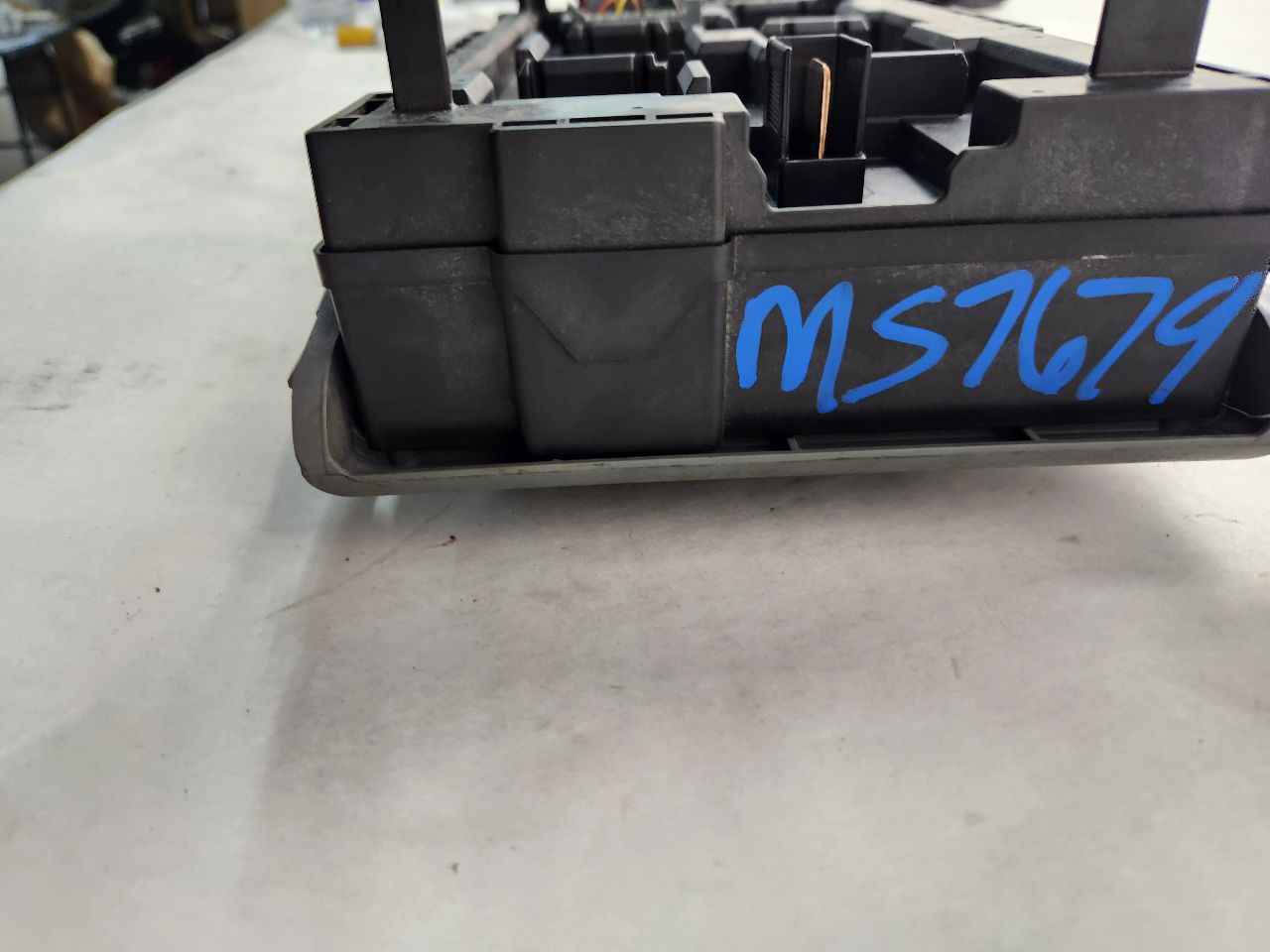 2011 CHEVROLET SILVERADO 1500 PICKUP Fuse Box, Engine - 488503 — photo 6
