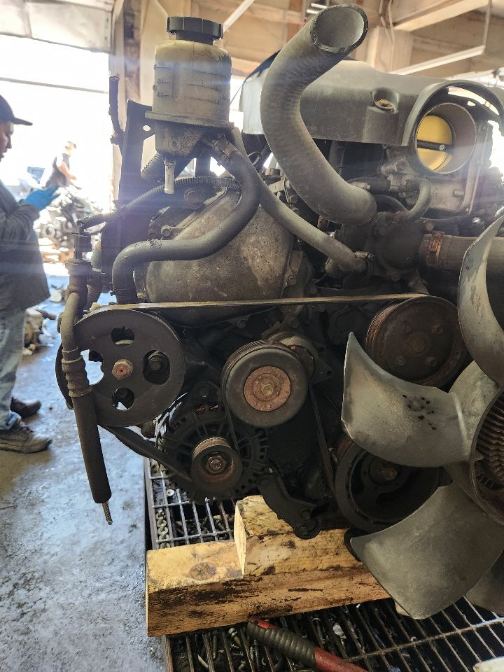 2004 NISSAN TITAN ENGINE ASSEMBLY - 488621 — photo 4