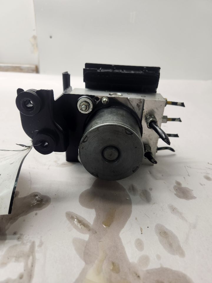 2014 INFINITI QX70 Anti-lock Brake Pts - 488675