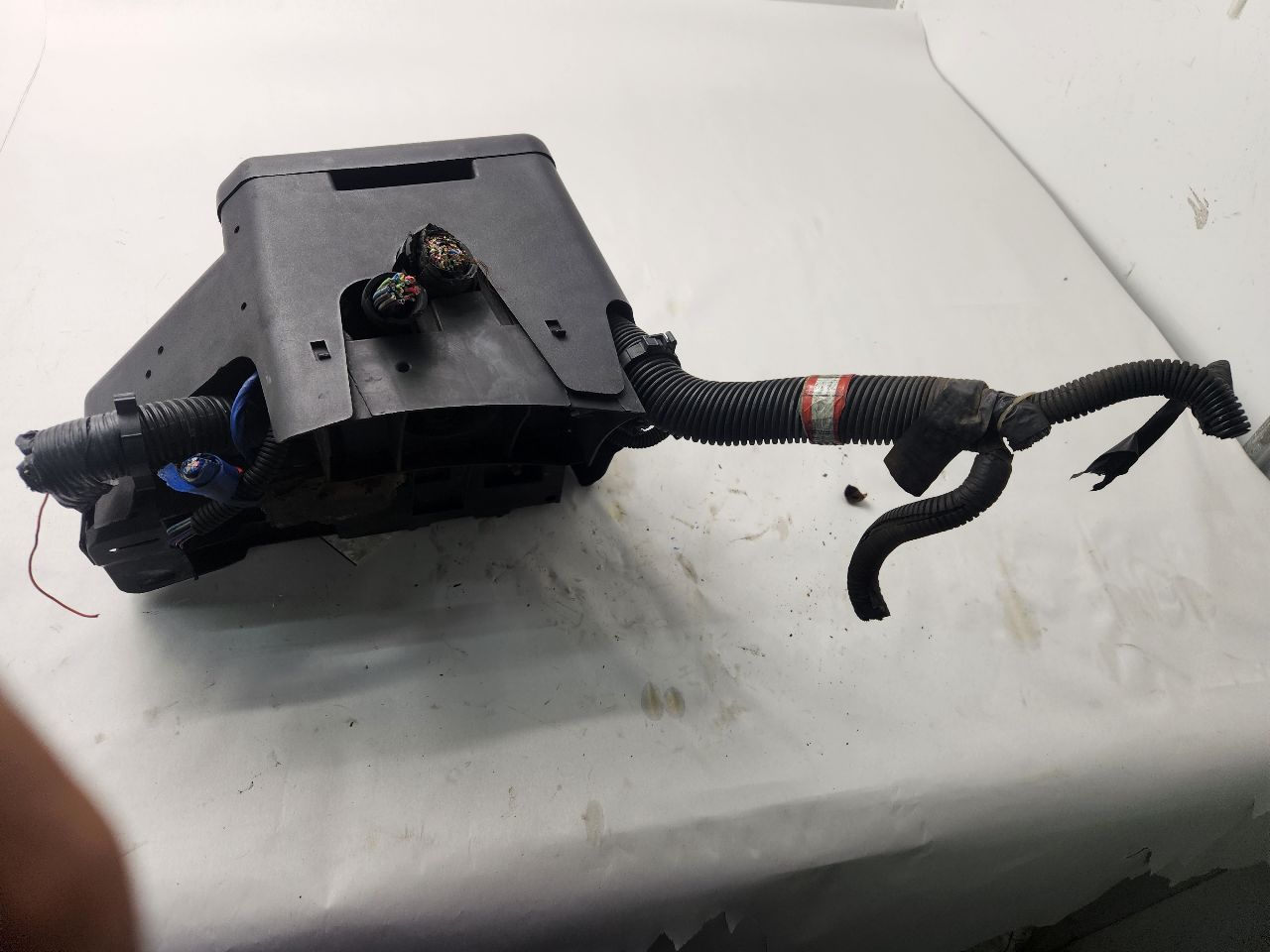 2004 CHEVROLET SILVERADO 2500 PICKUP Fuse Box, Engine - 488759 — photo 3