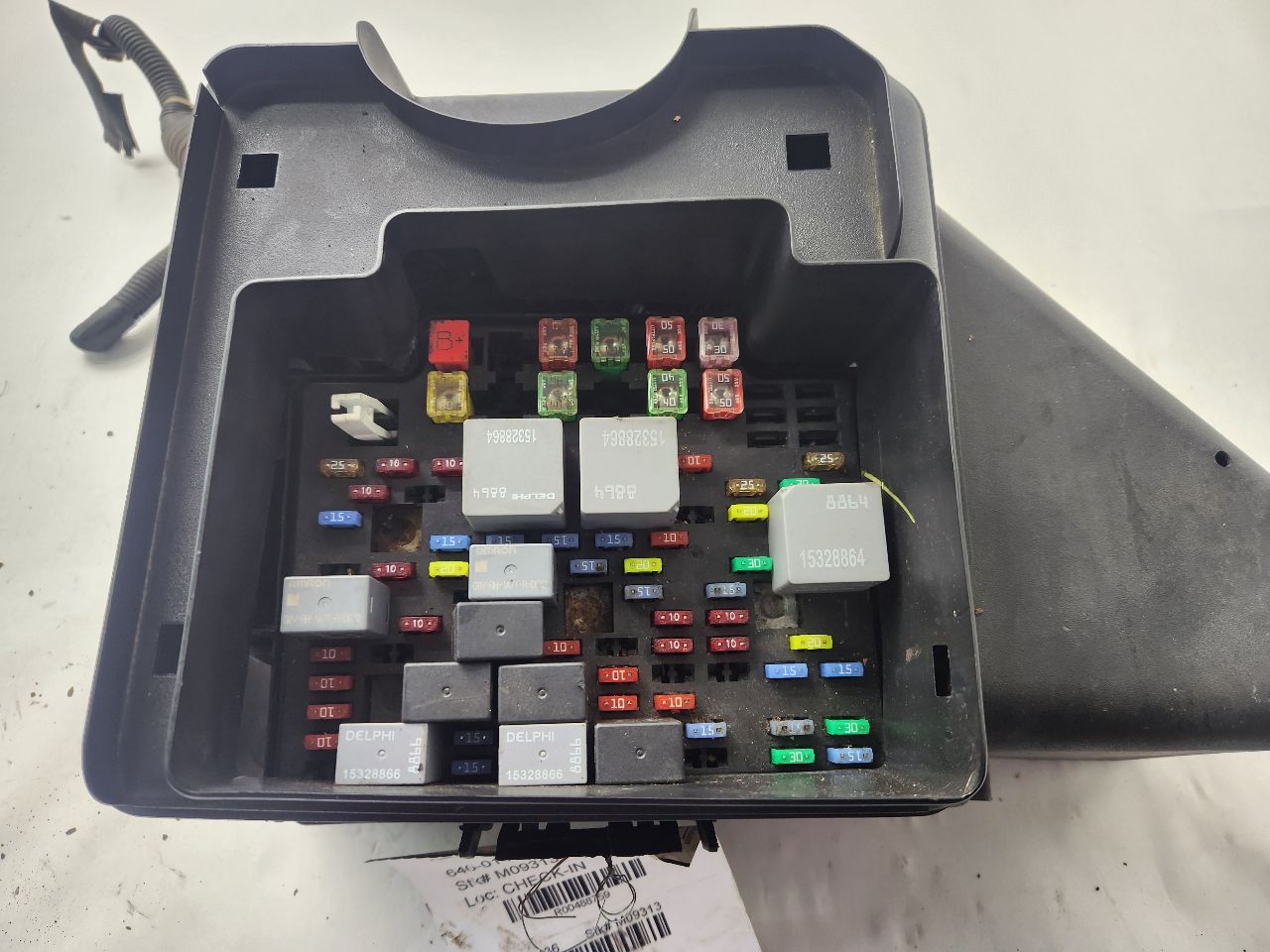 2004 CHEVROLET SILVERADO 2500 PICKUP Fuse Box, Engine - 488759 — photo 4