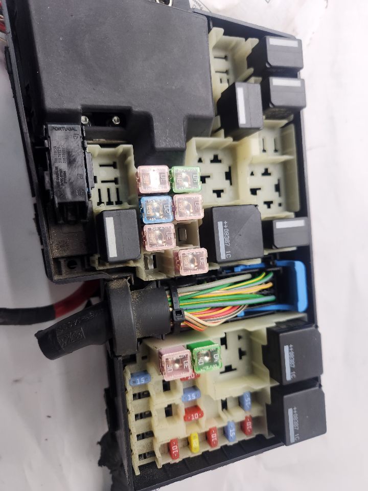 2009 VOLVO 40 SERIES Fuse Box, Engine - 489209 — photo 7