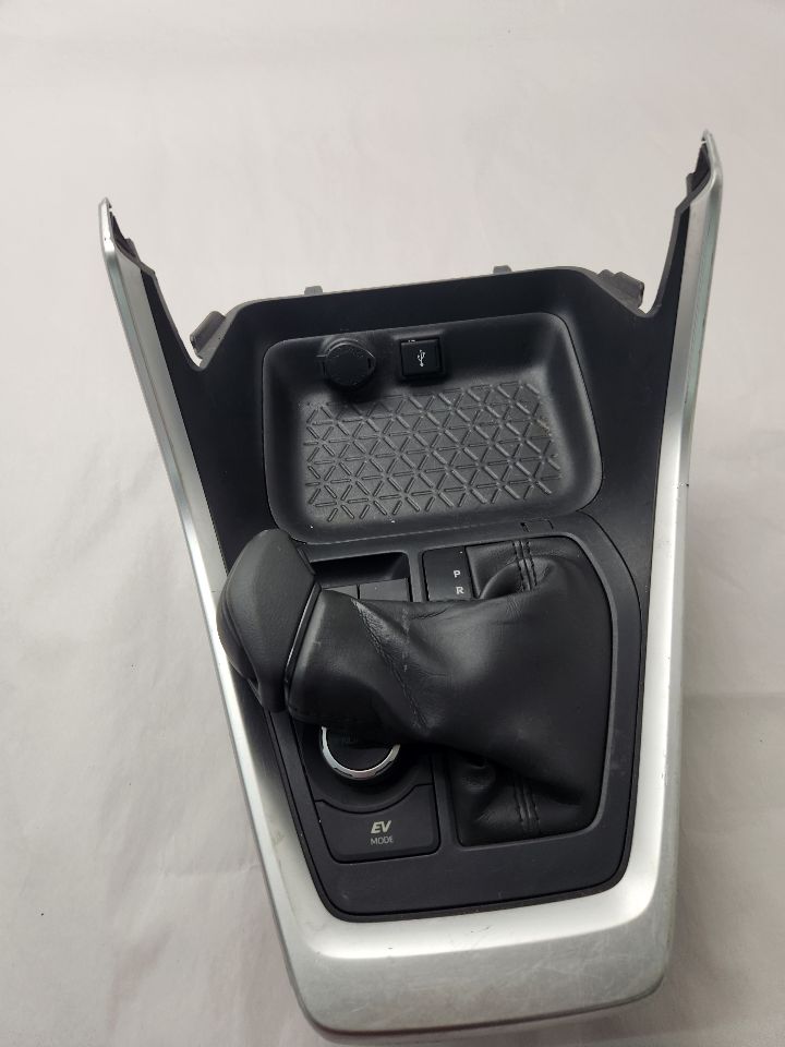 2021 TOYOTA RAV4 Console, Front - 489242 — photo 1