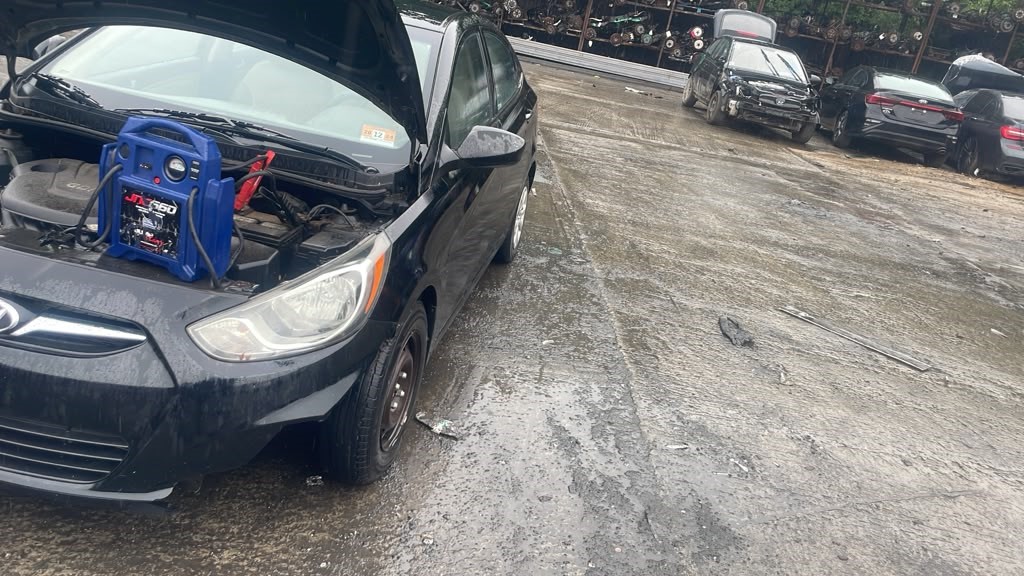 2012 HYUNDAI ACCENT ENGINE ASSEMBLY - 490032 — photo 3