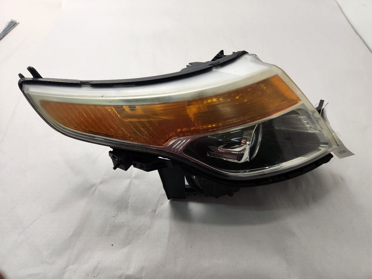 2012 FORD EXPLORER Right HEADLAMP ASSEMBLY - 490058 — photo 1