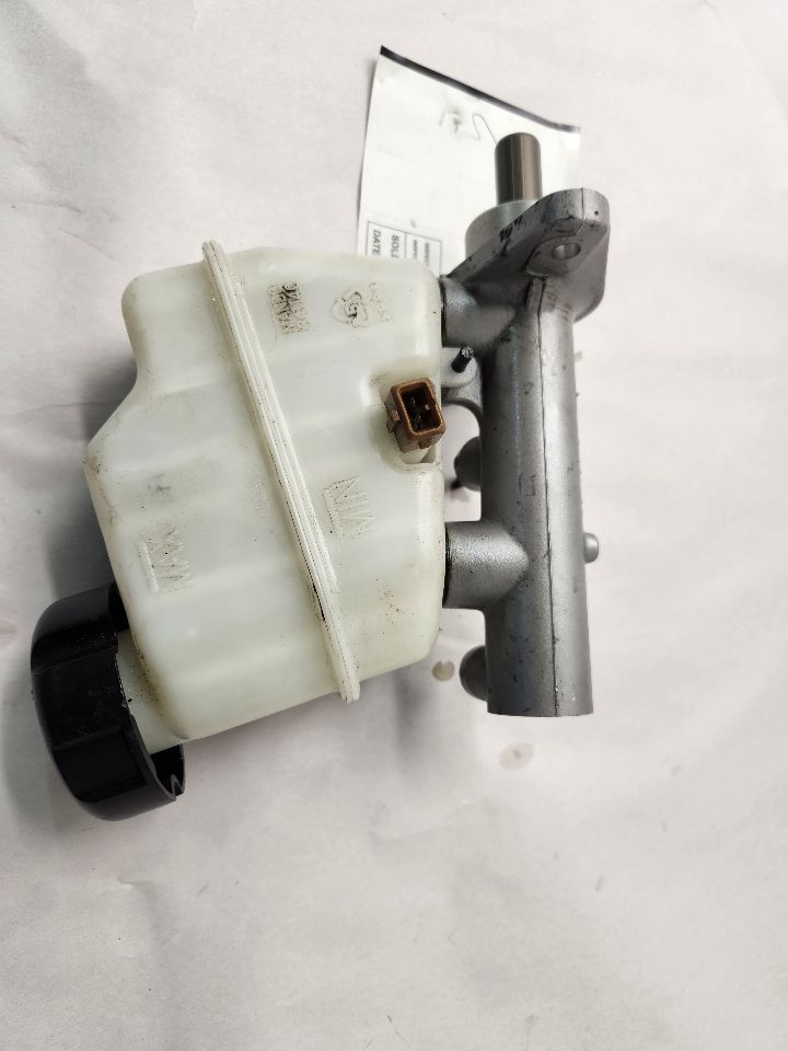 2011 HYUNDAI GENESIS BRAKE MASTER CYL - 490577 — photo 3