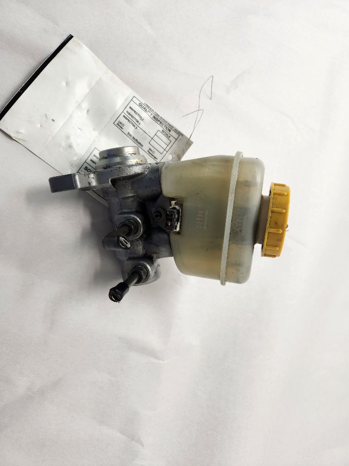 2011 SUBARU LEGACY BRAKE MASTER CYL - 490699 — photo 2