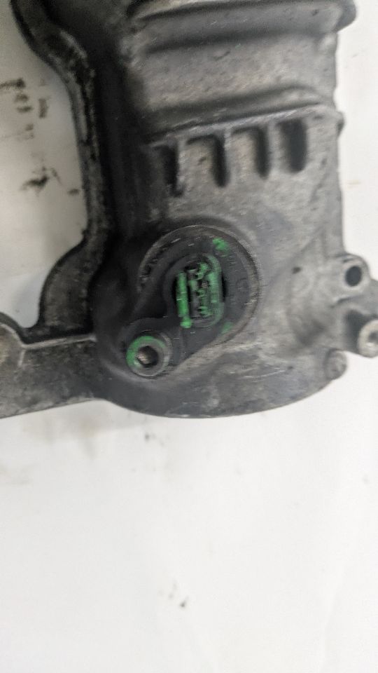 2013 BMW 750i VALVE COVER - 490864 — photo 4