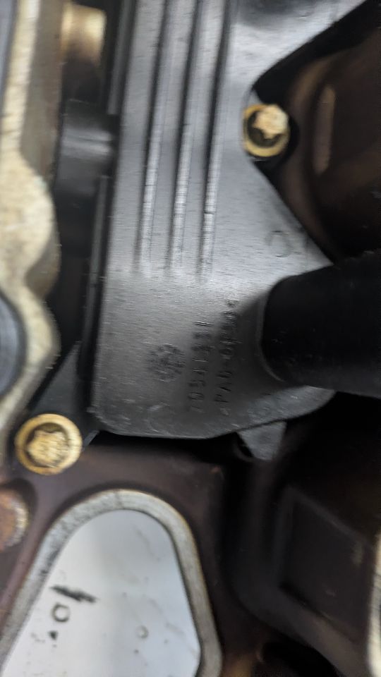 2013 BMW 750i VALVE COVER - 490864 — photo 6