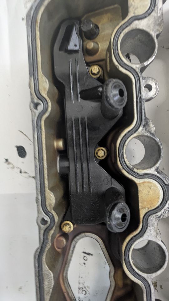 2013 BMW 750i VALVE COVER - 490864 — photo 7