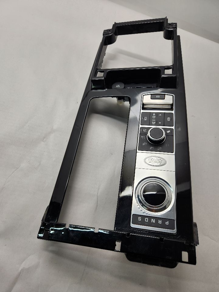 2019 LAND ROVER RANGE ROVER Console, Front - 491475 — photo 1