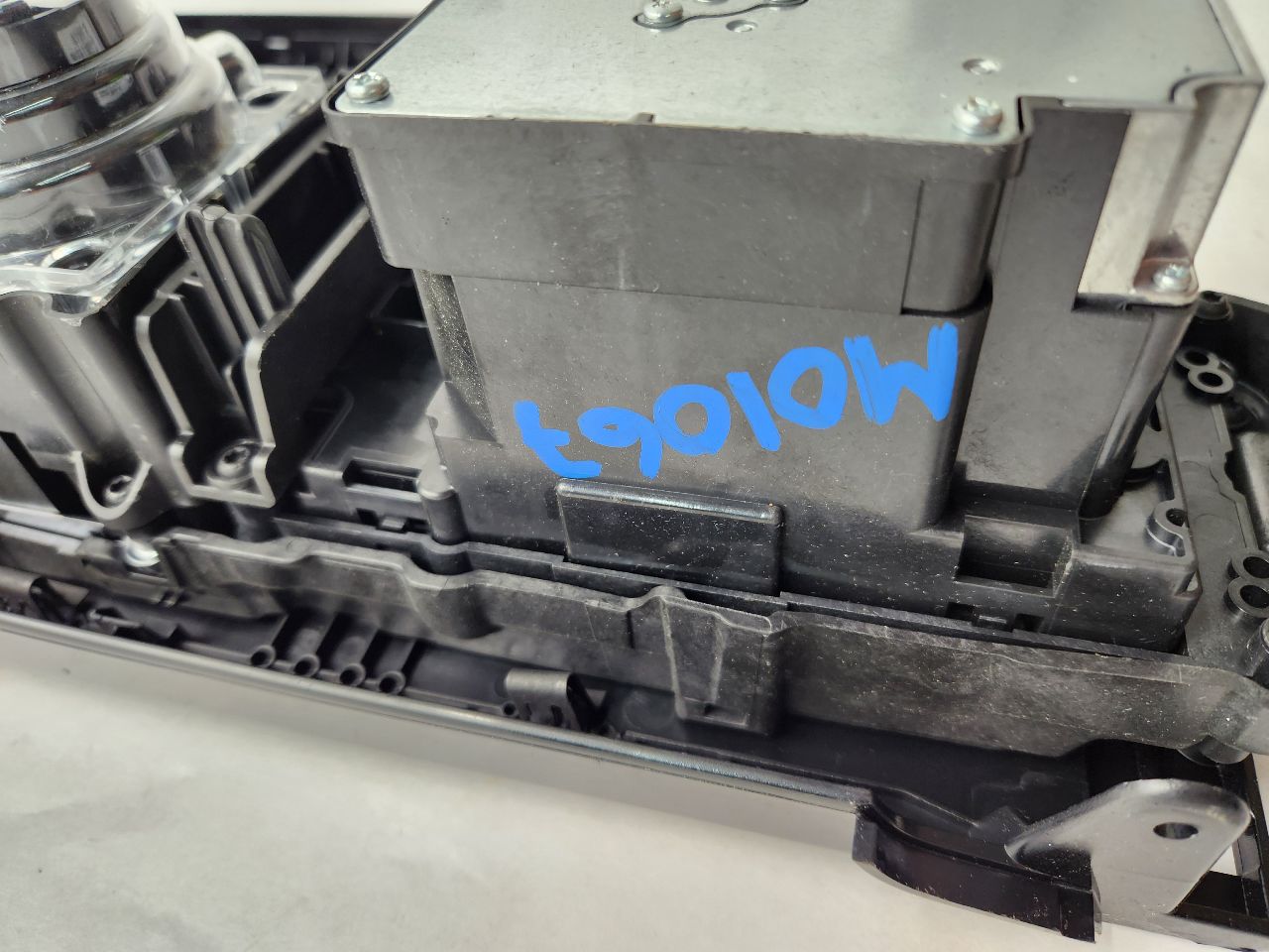2019 LAND ROVER RANGE ROVER Console, Front - 491475 — photo 3
