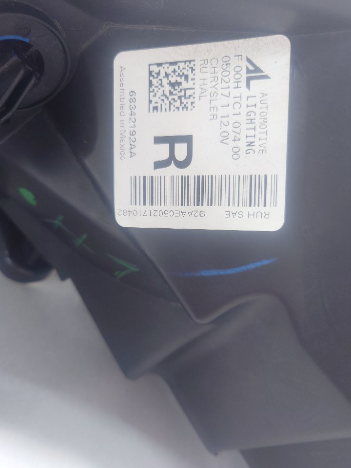 2017 CHRYSLER PACIFICA Right HEADLAMP ASSEMBLY - 491550 — photo 3